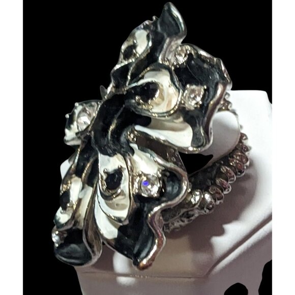 Chunky Floral Black And White Stretch Statement Ring Size 6 1/2 - Picture 3 of 16